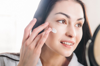 9 Ways to Moisturize Your Skin