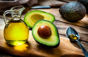 Avocado Oil in Skincare: Benefits, Uses, and Comparisons