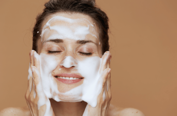 Oily Skin Care 101: Why and How You Should Wash Your Face in the Morning