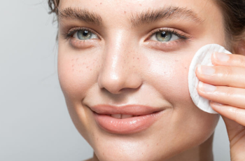 Skincare After Sunburn: Should You Use Azelaic Acid?