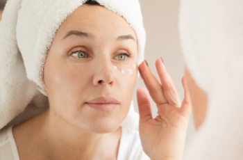 Using Retinol Around the Eyes: A Skincare Guide Using Retinol Around the Eyes: A Skincare Guide