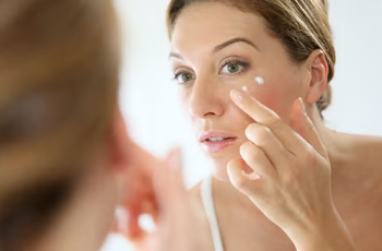 Post-Microdermabrasion Skincare: When to Use Salicylic Acid Safely Post-Microdermabrasion Skincare: When to Use Salicylic Acid Safely