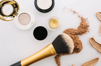 How Dirty Makeup Brushes Are Sabotaging Your Skin Health