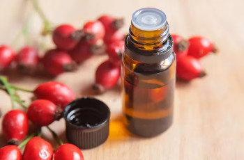 Rosehip Oil and Vitamin C Serum: A Perfect Pair for Radiant, Youthful Skin