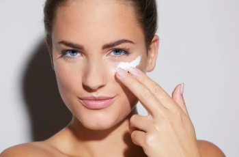 The Best Way to Layer Retinol and Azelaic Acid for Clear, Youthful Skin