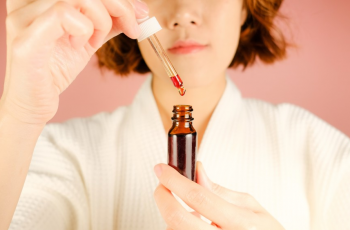 A Complete Skincare Routine Using Hyaluronic Acid and Niacinamide A Complete Skincare Routine Using Hyaluronic Acid and Niacinamide