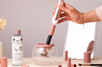 The Pro Guide to Cleaning Brushes & Keeping Your Non-Comedogenic Makeup Pure The Pro Guide to Cleaning Brushes & Keeping Your Non-Comedogenic Makeup Pure