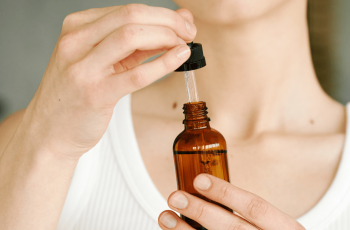 How to Layer Azelaic Acid With Moisturizer for Best Skin Results How to Layer Azelaic Acid With Moisturizer for Best Skin Results